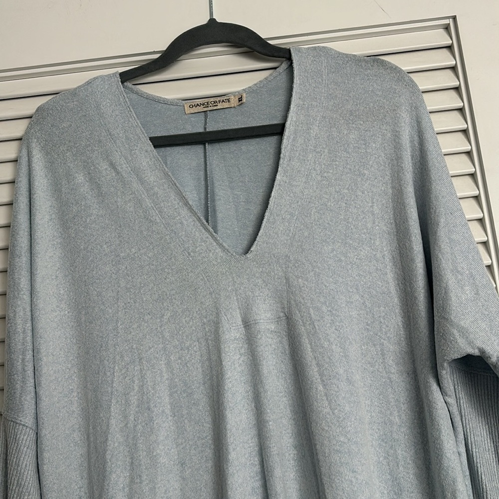 Chance or Fate v-neck super soft baby blue tunic sweater Sz XL